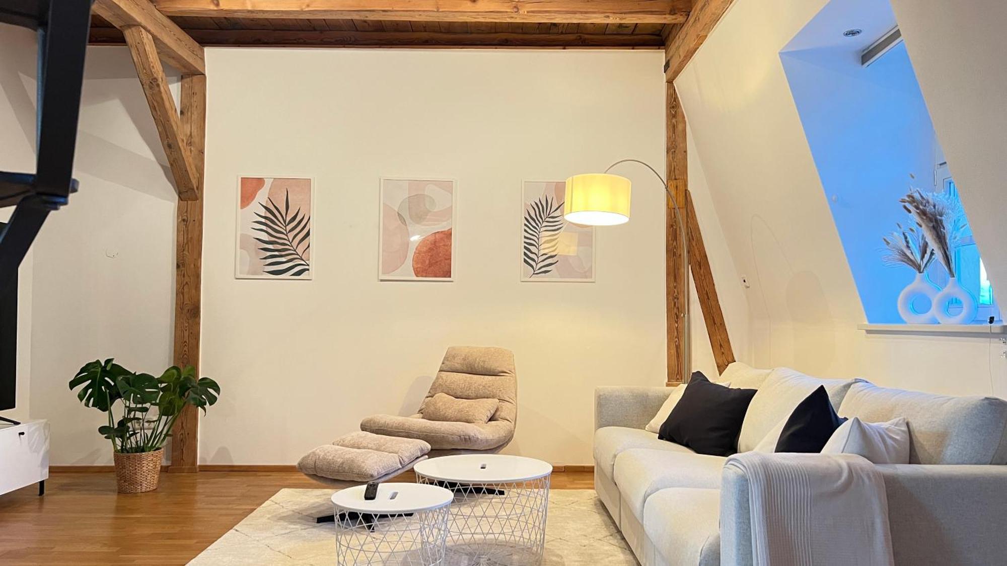 Ludwigshome Luxus - Zentral, 95qm, Whirlpool, Balkon, Smart Tv Appartement *