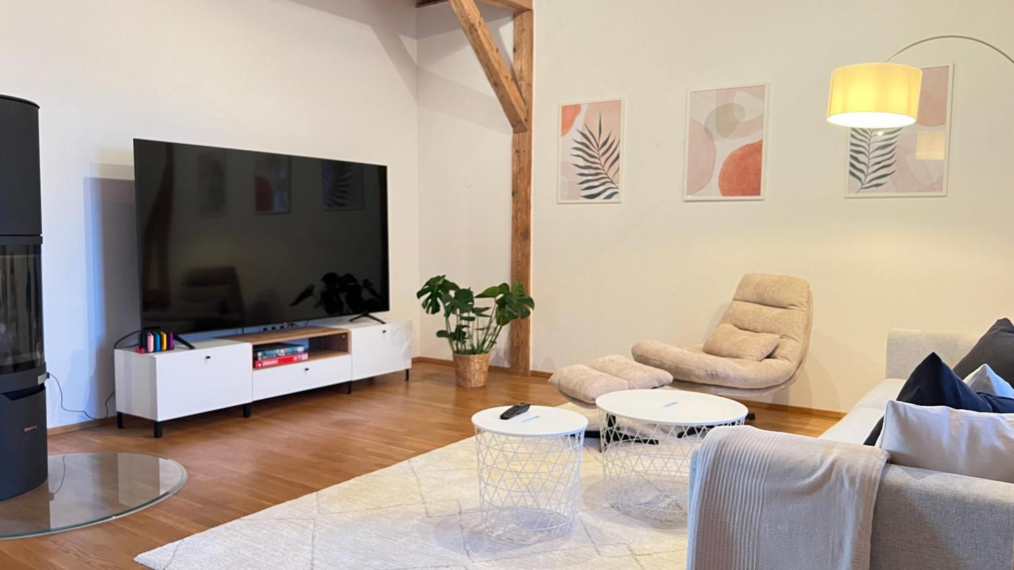 Ludwigshome Luxus - Zentral, 95qm, Whirlpool, Balkon, Smart Tv Appartement Ludwigsbourg